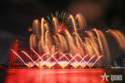 Gallery - Đêm thứ tư Lễ hội pháo hoa quốc tế Đà Nẵng 2025: Sông Hàn bùng nổ